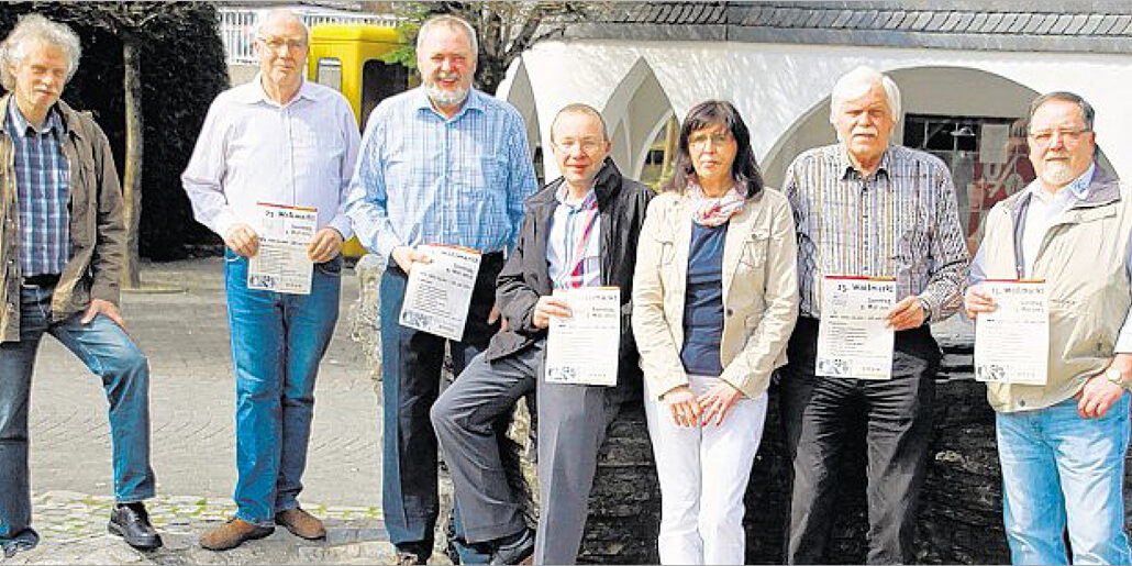 sz-26042013-pressetermin-wollmarkt Die Spitzen des Verkehrs- und Heimatvereins Bad Berleburg, des Vereins Markt und Tourismus und der Briefmarkenfreunde Wittgenstein stellten gestern Nachmittag das Programm für den 25. Wollmarkt vor. (SZ-Foto: Björn Weyand)