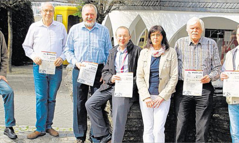 sz-26042013-pressetermin-wollmarkt Die Spitzen des Verkehrs- und Heimatvereins Bad Berleburg, des Vereins Markt und Tourismus und der Briefmarkenfreunde Wittgenstein stellten gestern Nachmittag das Programm für den 25. Wollmarkt vor. (SZ-Foto: Björn Weyand)
