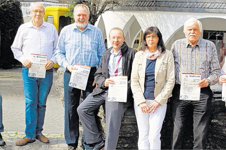 sz-26042013-pressetermin-wollmarkt Die Spitzen des Verkehrs- und Heimatvereins Bad Berleburg, des Vereins Markt und Tourismus und der Briefmarkenfreunde Wittgenstein stellten gestern Nachmittag das Programm für den 25. Wollmarkt vor. (SZ-Foto: Björn Weyand)