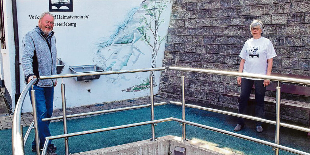 sz-26042021-backhaus-sparflamme Der 1. Vorsitzende Heimer Trapp und Beisitzerin Dorothe Schmidt sind optimistisch, dass eine Nutzung des großen Kneipp-Beckens – trotz Corona – auch im Jahr 2021 gelingen kann. Wie immer geht es um die Eigenverantwortung der Menschen. (SZ-Foto: lh)