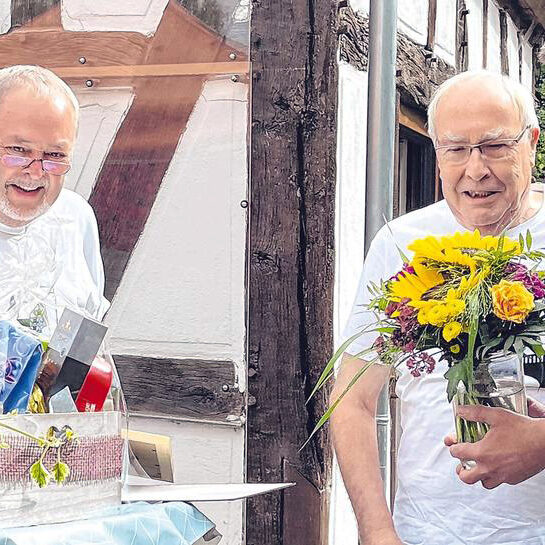 Vorsitzender Heiner Trapp (l.) und 2. Vorsitzender Markus Hofius (r.) zeichnen Georg Bald aus. (Foto: jzr) Vorsitzender Heiner Trapp (l.) und 2. Vorsitzender Markus Hofius (r.) zeichnen Georg Bald aus. (Foto: jzr)