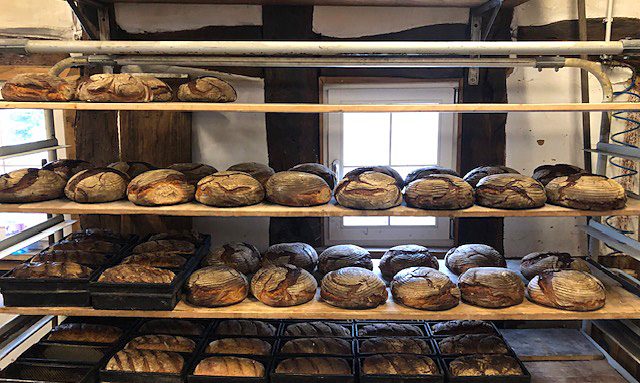 Der Verkehrs- und Heimatverein Bad Berleburg startet am Samstag, 29. März 2025 ab 11:00 Uhr mit dem traditionellen ‚Anbacken‘ in die Backsaison 2025. (Foto: Verein) Der Verkehrs- und Heimatverein Bad Berleburg startet am Samstag, 29. März 2025 ab 11:00 Uhr mit dem traditionellen 'Anbacken' in die Backsaison 2025. (Foto: Verein)